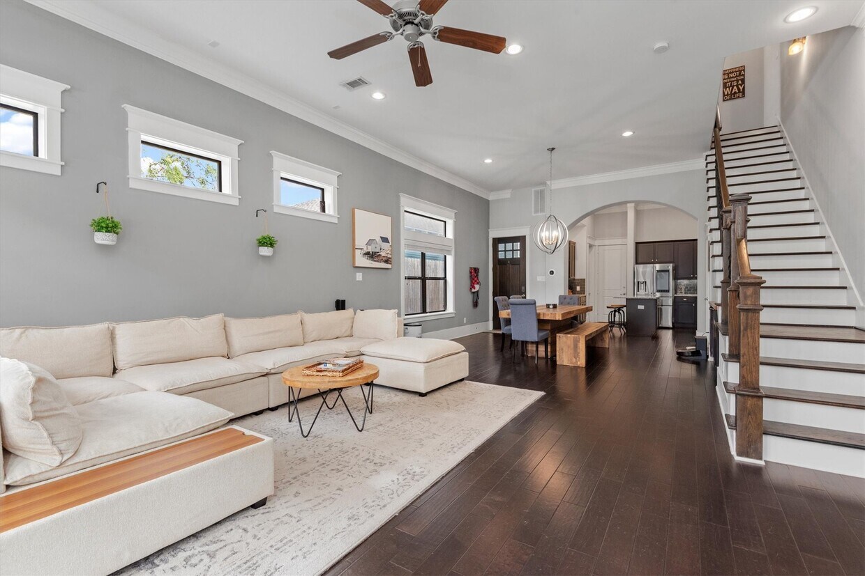 Foto principal - 5825 Petty St