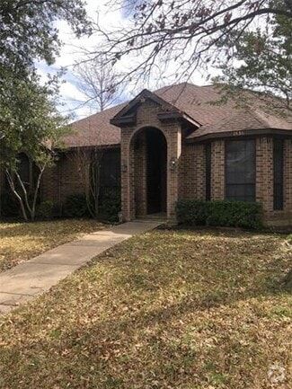 Building Photo - 1636 Ariel Dr
