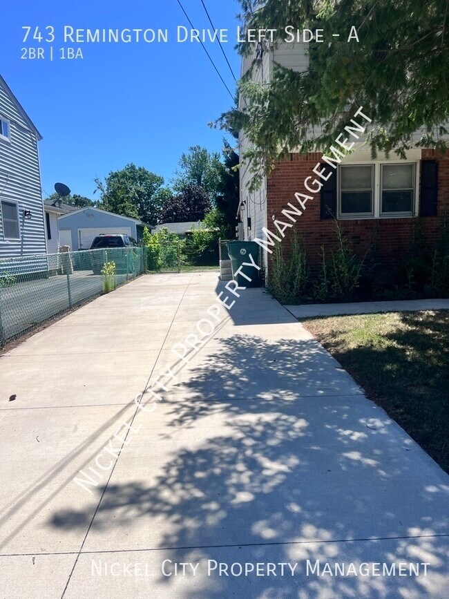Foto del edificio - 743 Remington Dr