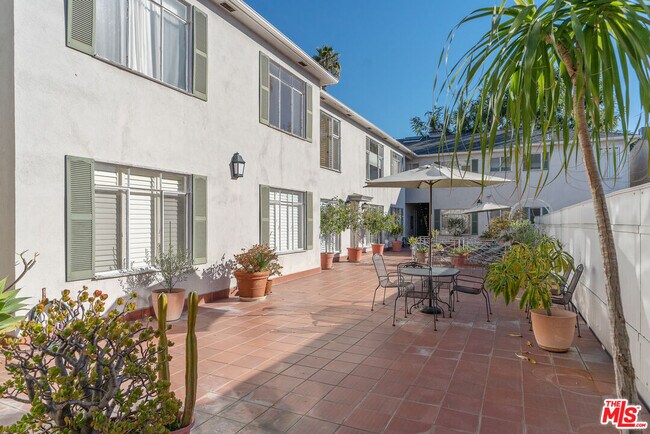 Foto del edificio - 1275 N Harper Ave