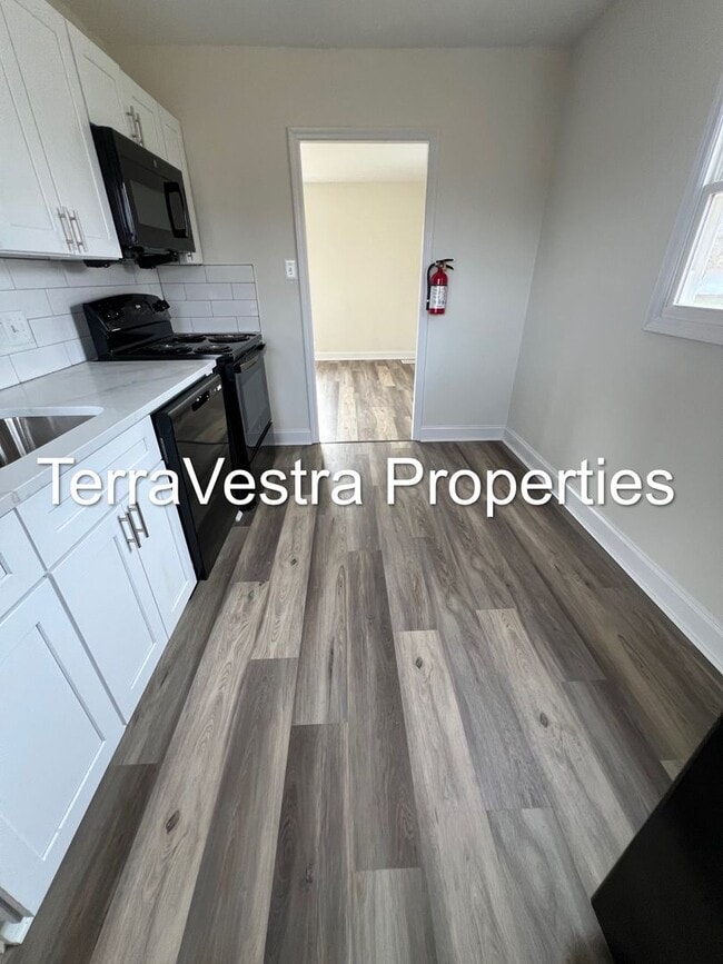 Building Photo - 3 Bed Single Family in Upper Deerfield!