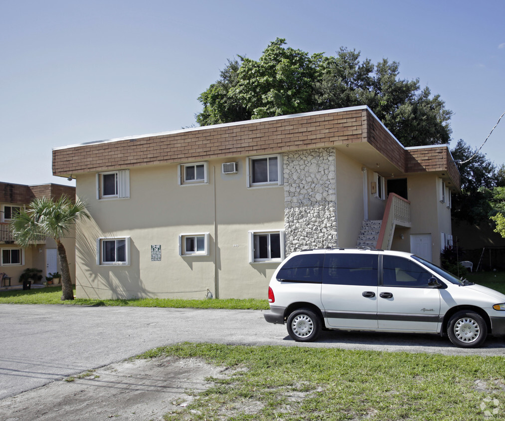 Building Photo - Pereda Apartments