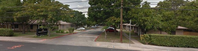 Building Photo - 808 Eberhart Ln