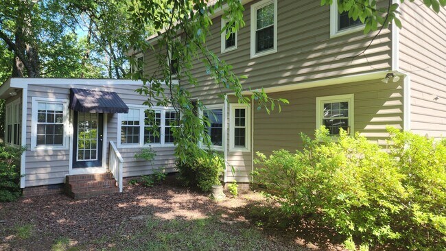 Building Photo - 605 Winstead Rd
