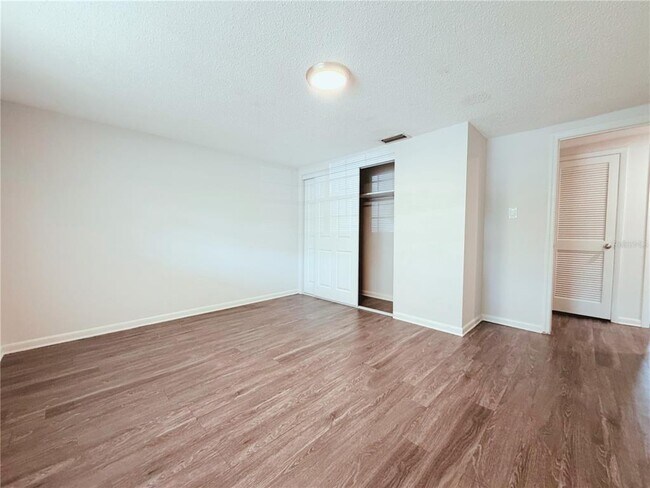 Foto del edificio - 5305 Oakwood Ct