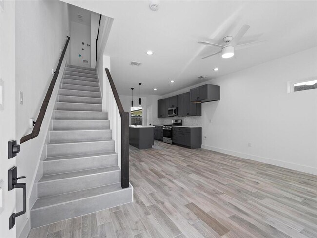 Foto del edificio - 8206 Knox St