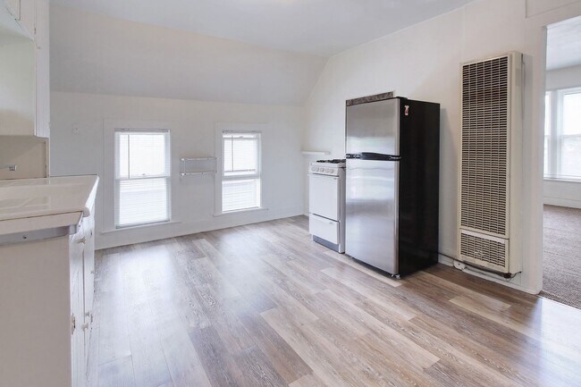 Foto del edificio - 252 W 10th St