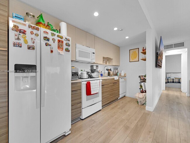 Foto del edificio - 4460 NW 79th Ave