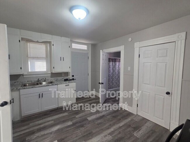 Foto del edificio - 1024 Roosevelt Ave