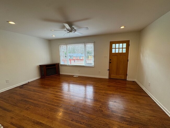 Building Photo - Black Mountain Gem Near Lake Tomahawk!