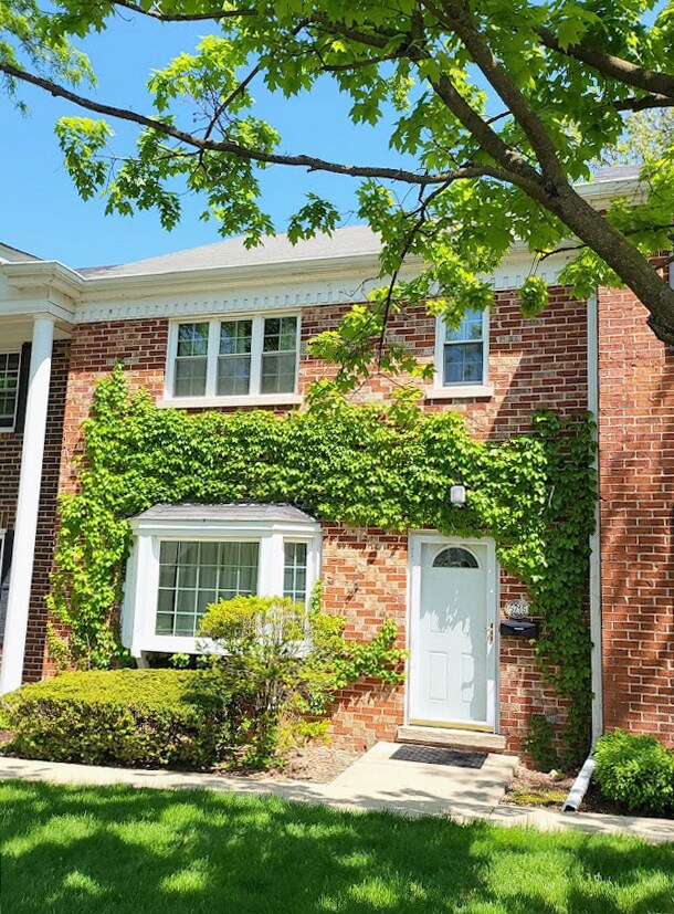 Building Photo - 5715 Sutton Pl