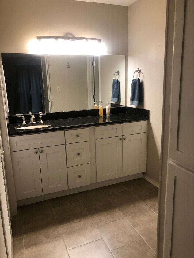 Foto principal - 1202 Thorpe Ln