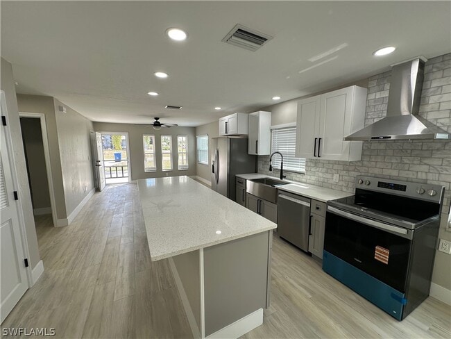 Building Photo - 9161 Seville Rd