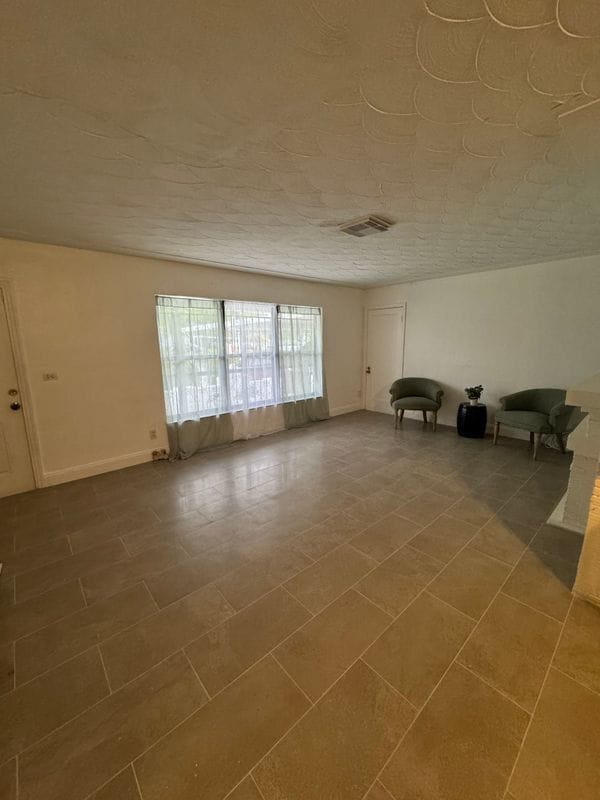 Foto del edificio - 17121 NW 44th Ave