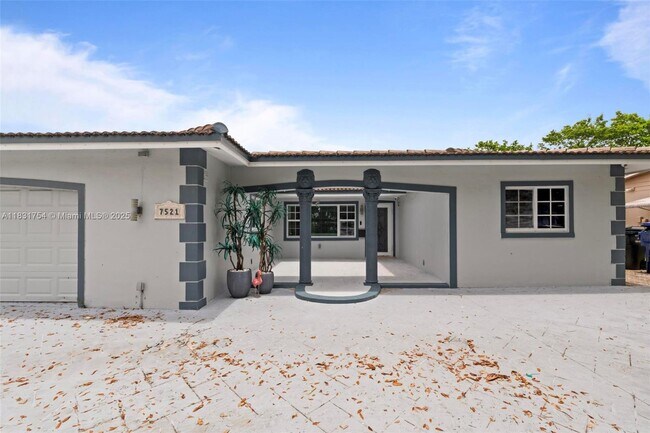 Foto del edificio - 7521 Johnson St