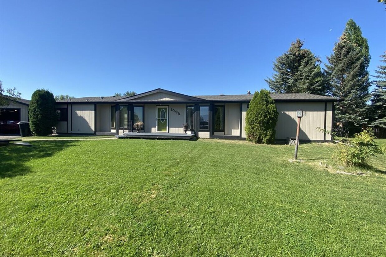 Foto principal - Kalispell Home w/oversized garage