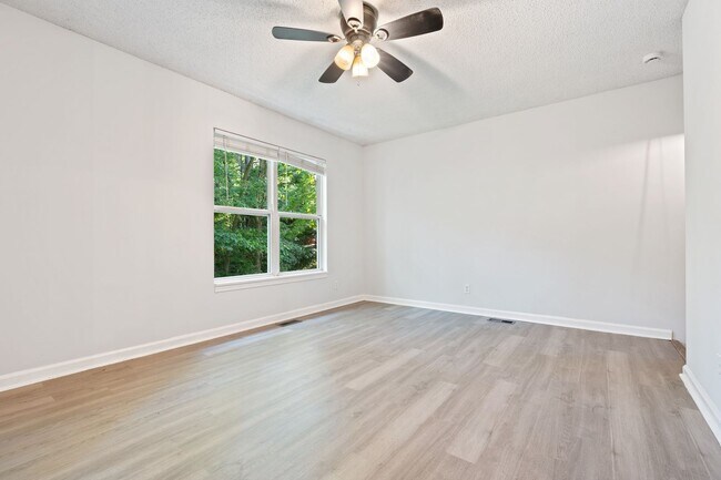 Foto del edificio - Nicely Remodeled 3 Bedroom House on Cul-de-Sac with Walkout Basement!