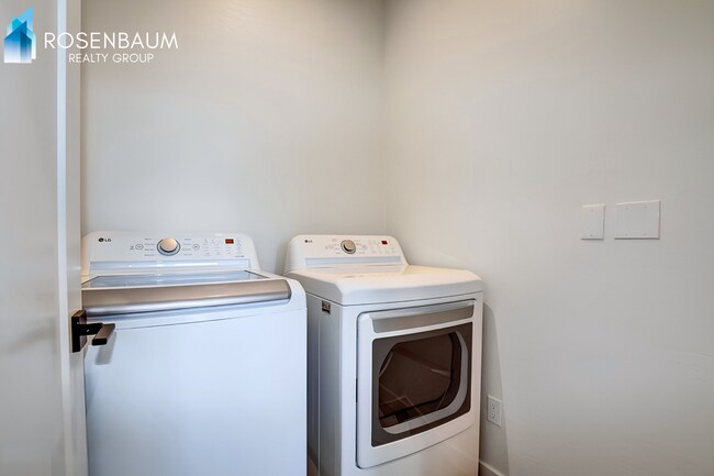 Building Photo - Gorgeous 2-beds, 2-baths single level home in the beautiful new Jasper community!