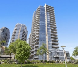 Building Photo - 3570 S River Pkwy