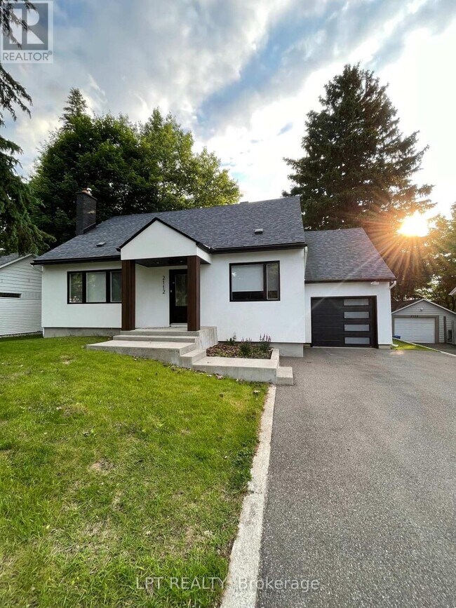 Photo du bâtiment - 2112 Alta Vista Dr