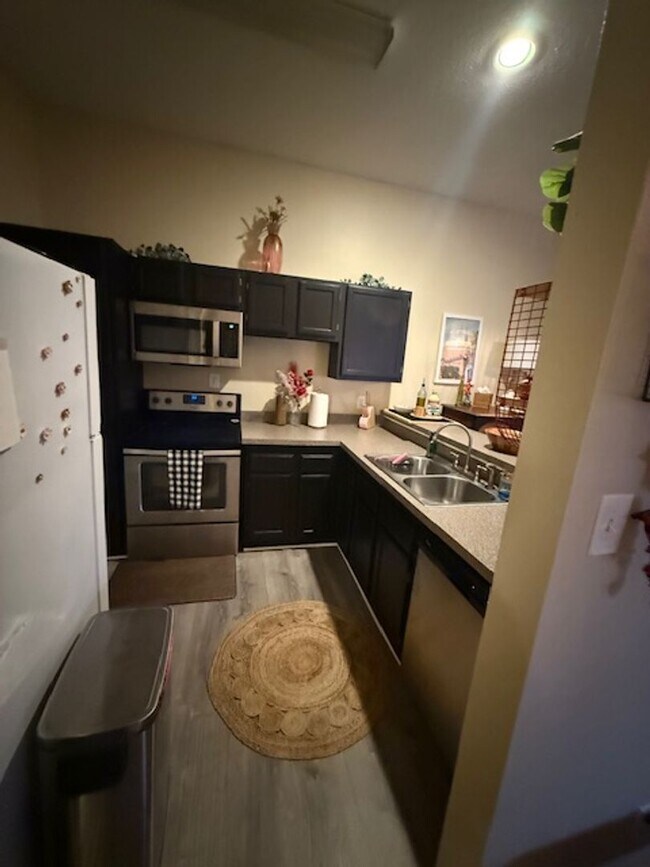 Foto del edificio - 608 Squire Ln