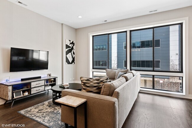 Foto del edificio - 1618 N Bosworth Ave