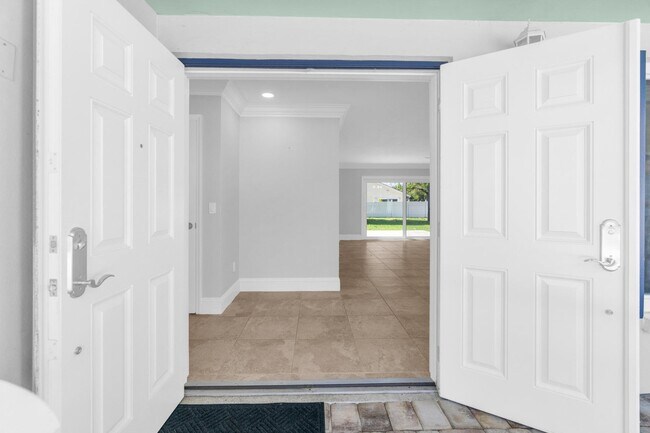 Building Photo - 1180 SW 17th St