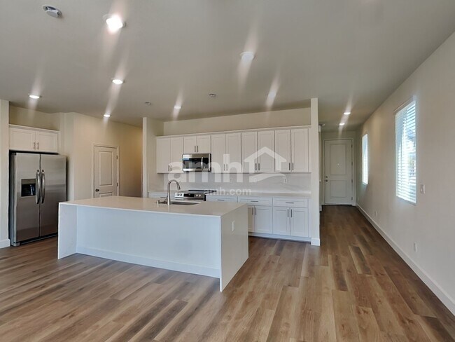 Building Photo - 10381 Medusita St
