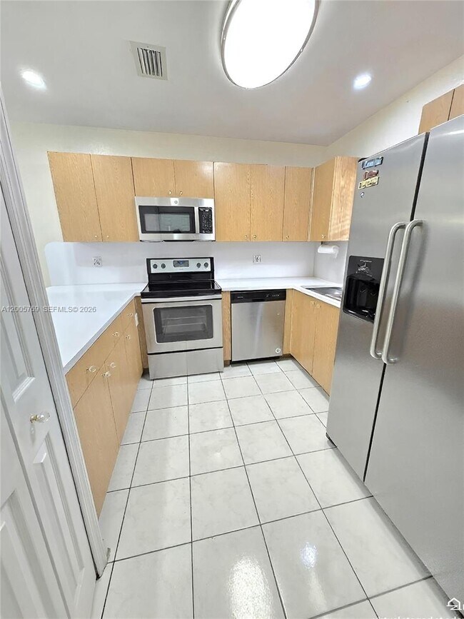 Foto del edificio - 6755 NW 182nd St