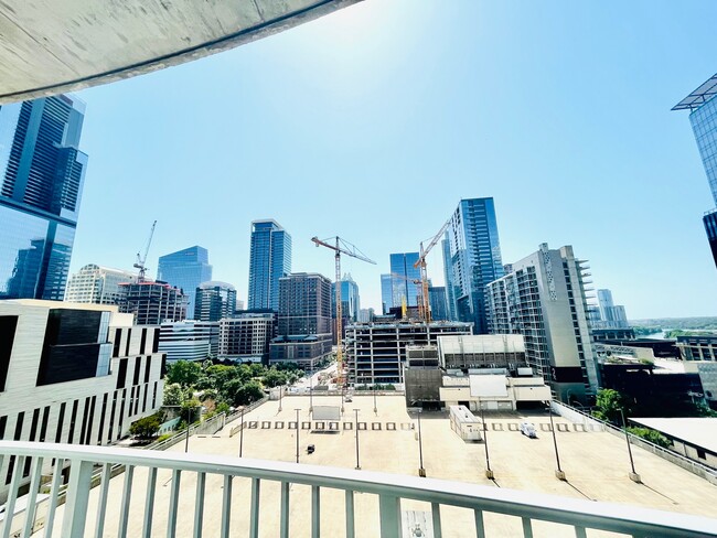 Building Photo - 360 Nueces St