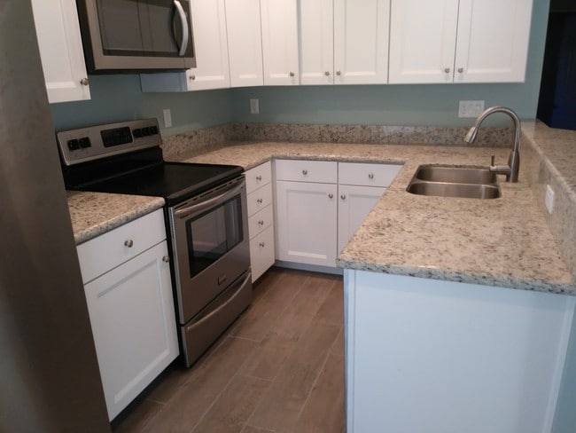 Building Photo - 45275 Sunset Ln