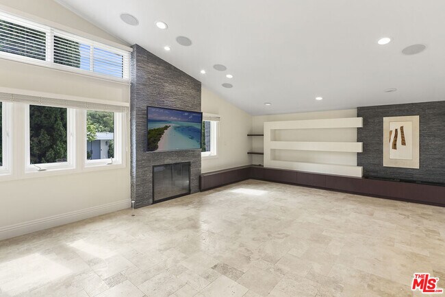 Building Photo - 473 N Robinwood Dr