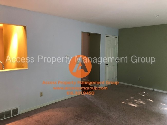Building Photo - 3 Bedroom, 2.5 Bathroom in York Woods Condos