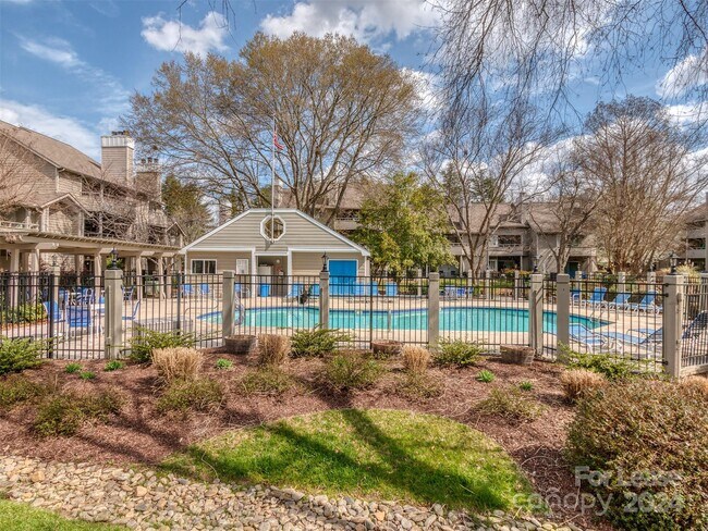 Building Photo - 2522 Stradbrook Dr