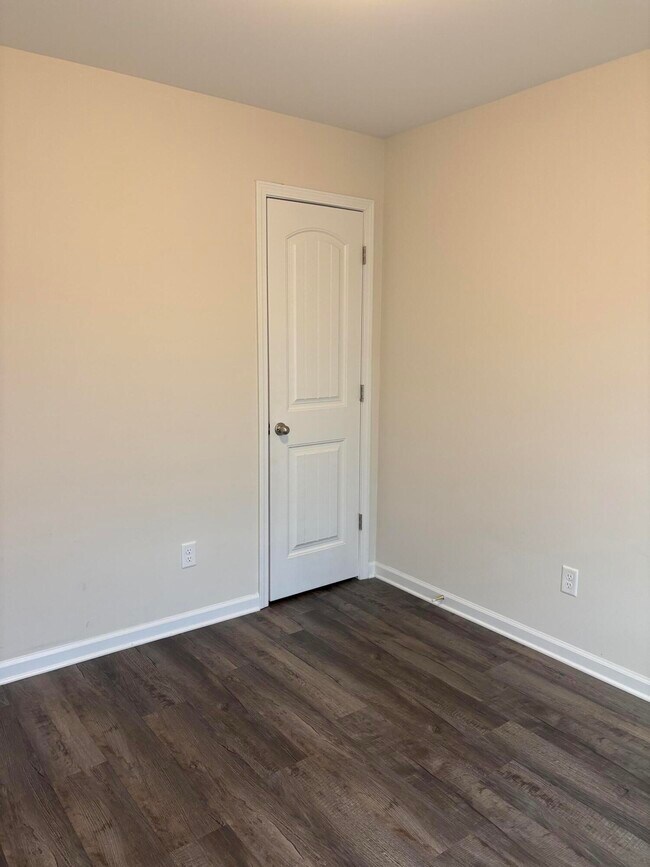 Building Photo - 335 Niblick Dr