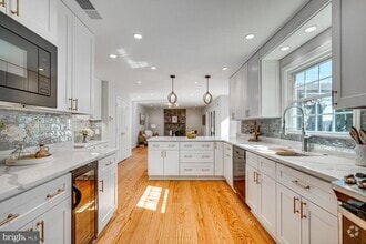 Building Photo - 6421 Linway Terrace