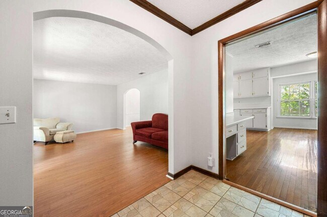 Building Photo - 4000 Pinehurst Pl