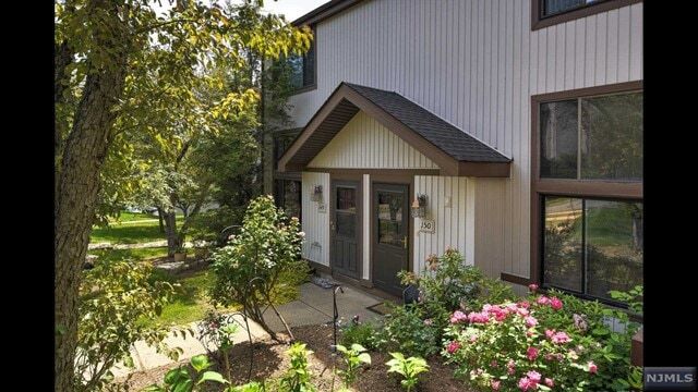 Foto del edificio - 8150 Ashland Court Unit 150