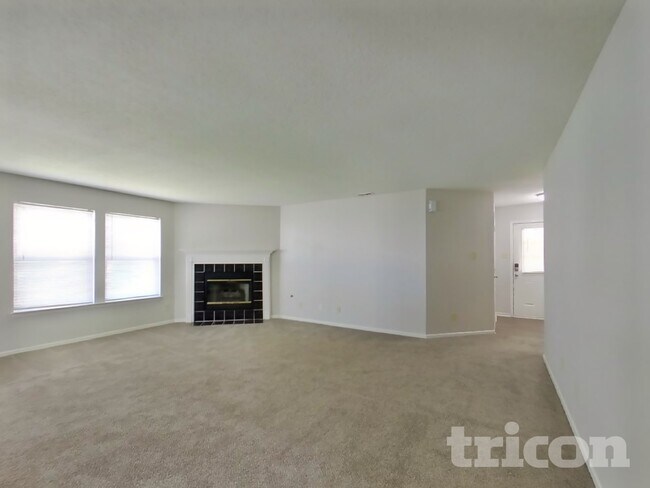 Foto del edificio - 5753 N Jamestown Dr
