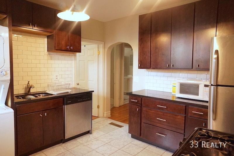 Foto principal - 2626 N Wilton Ave