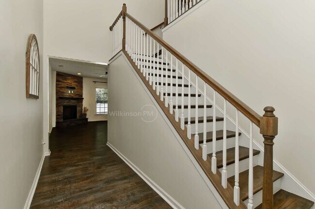 Building Photo - Sought-after 3BR/2.5BA Townhome in Desirab...