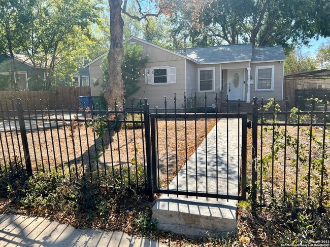 Building Photo - 414 Elmwood Dr