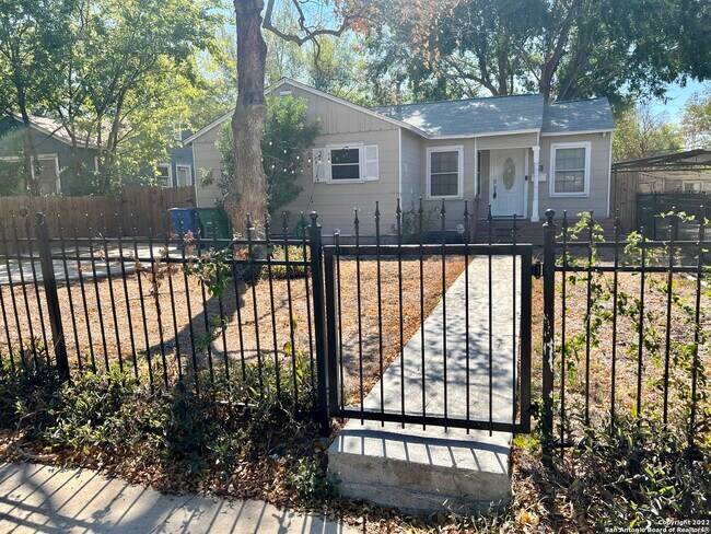 Foto del edificio - 414 Elmwood Dr