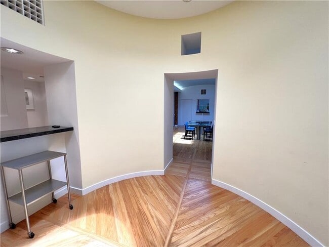 Building Photo - 905 Bernina Ave NE