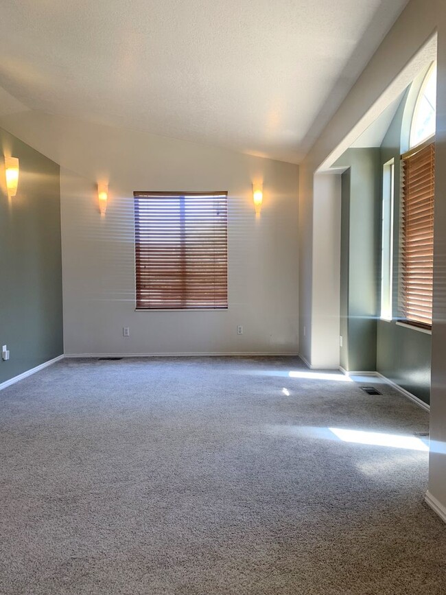 Building Photo - 4 Bed 2.75 Bath Home for Rent in Syracuse