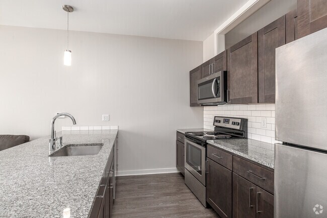 1 habitación, 1 baño - 700 pies cuadrados - Cocina - 900 East Fayette Group, LLC