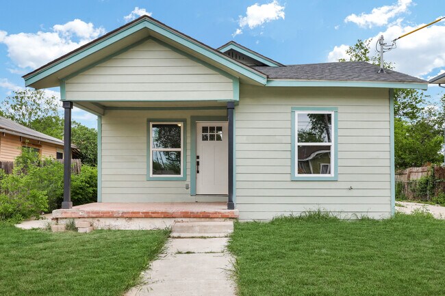 Building Photo - 511 W Ridgewood Ct