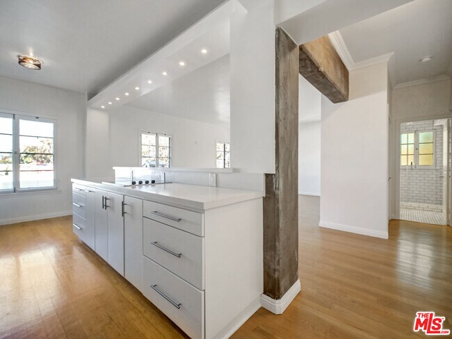 Foto del edificio - 109 N Sycamore Ave