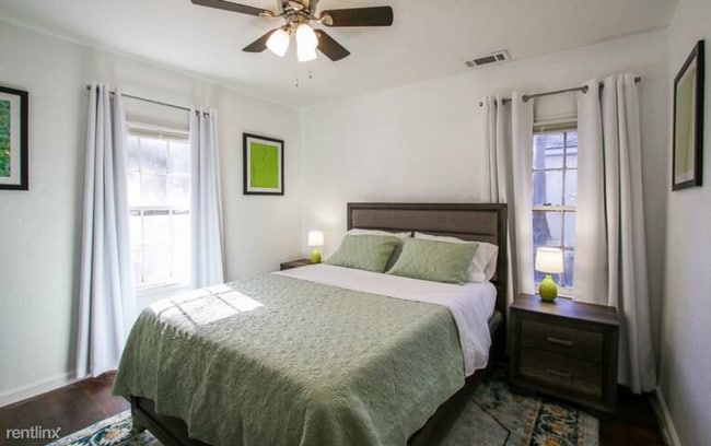Building Photo - 2 br, 1 bath Duplex - 1317 East 53rd Street