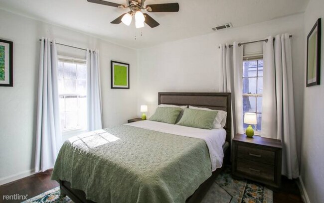 Foto del edificio - 2 br, 1 bath Duplex - 1317 East 53rd Street